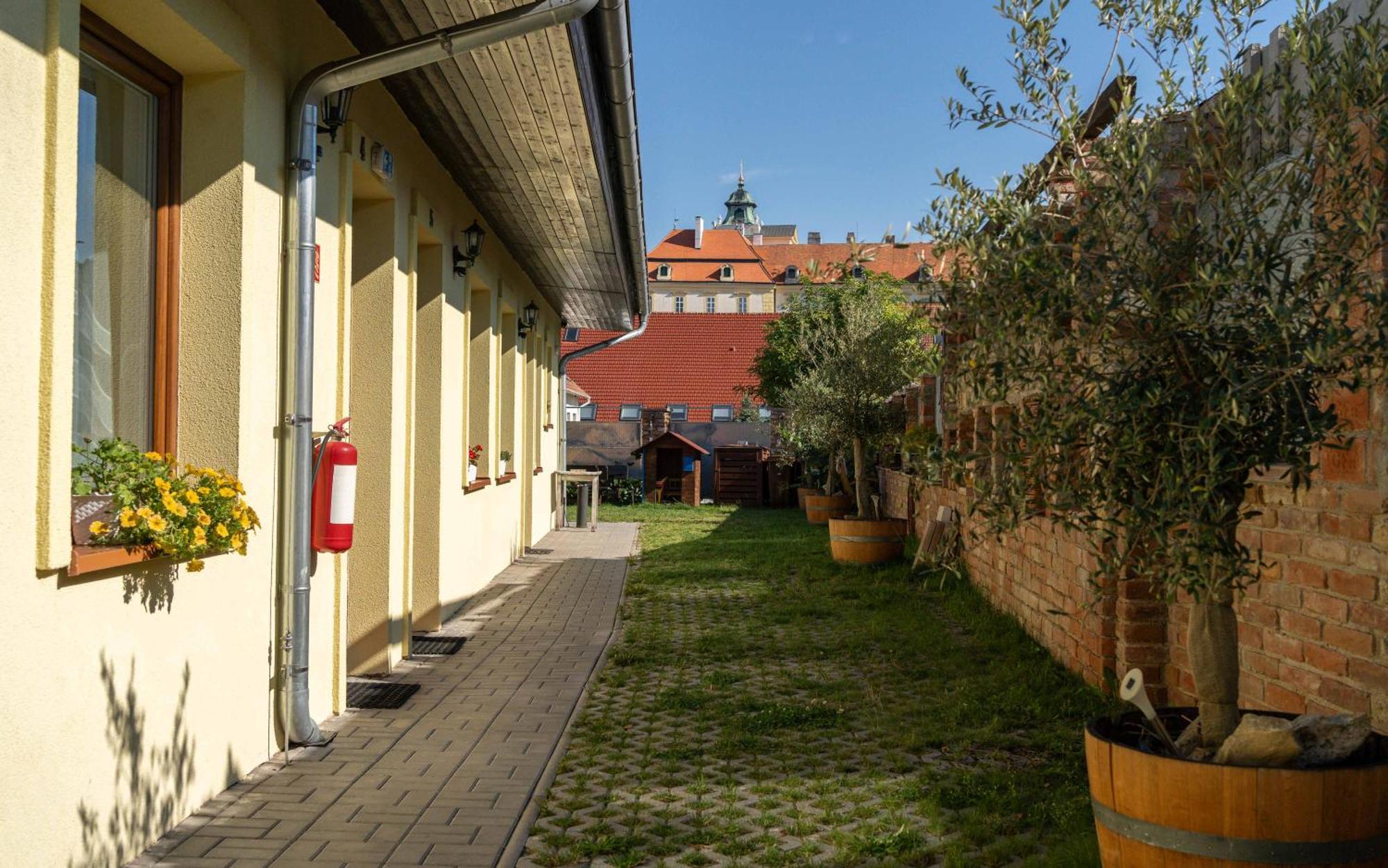 Penzion Alenka Valtice Exterior foto