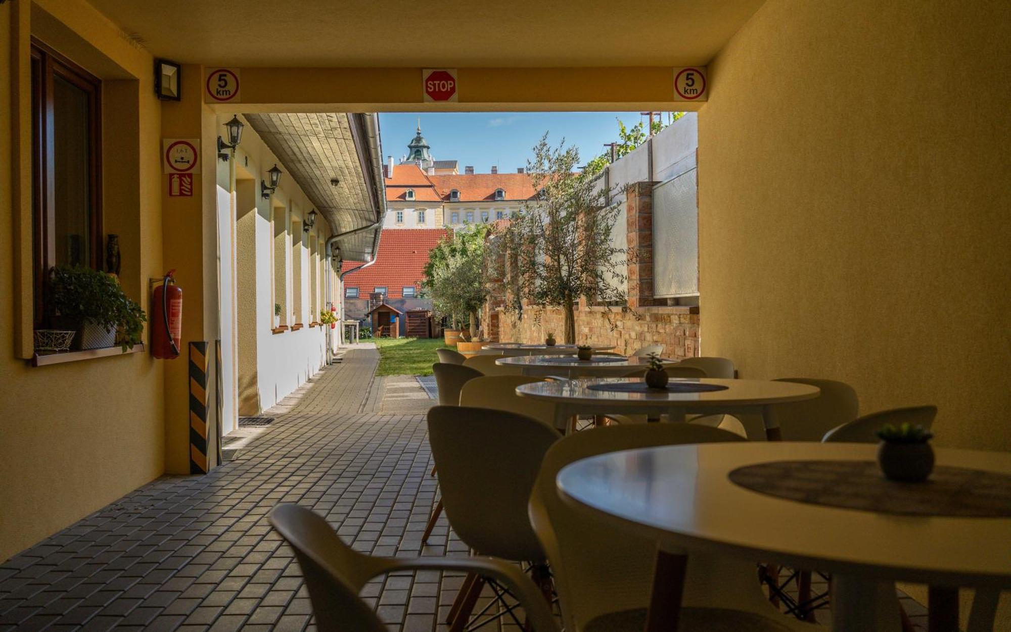 Penzion Alenka Valtice Exterior foto