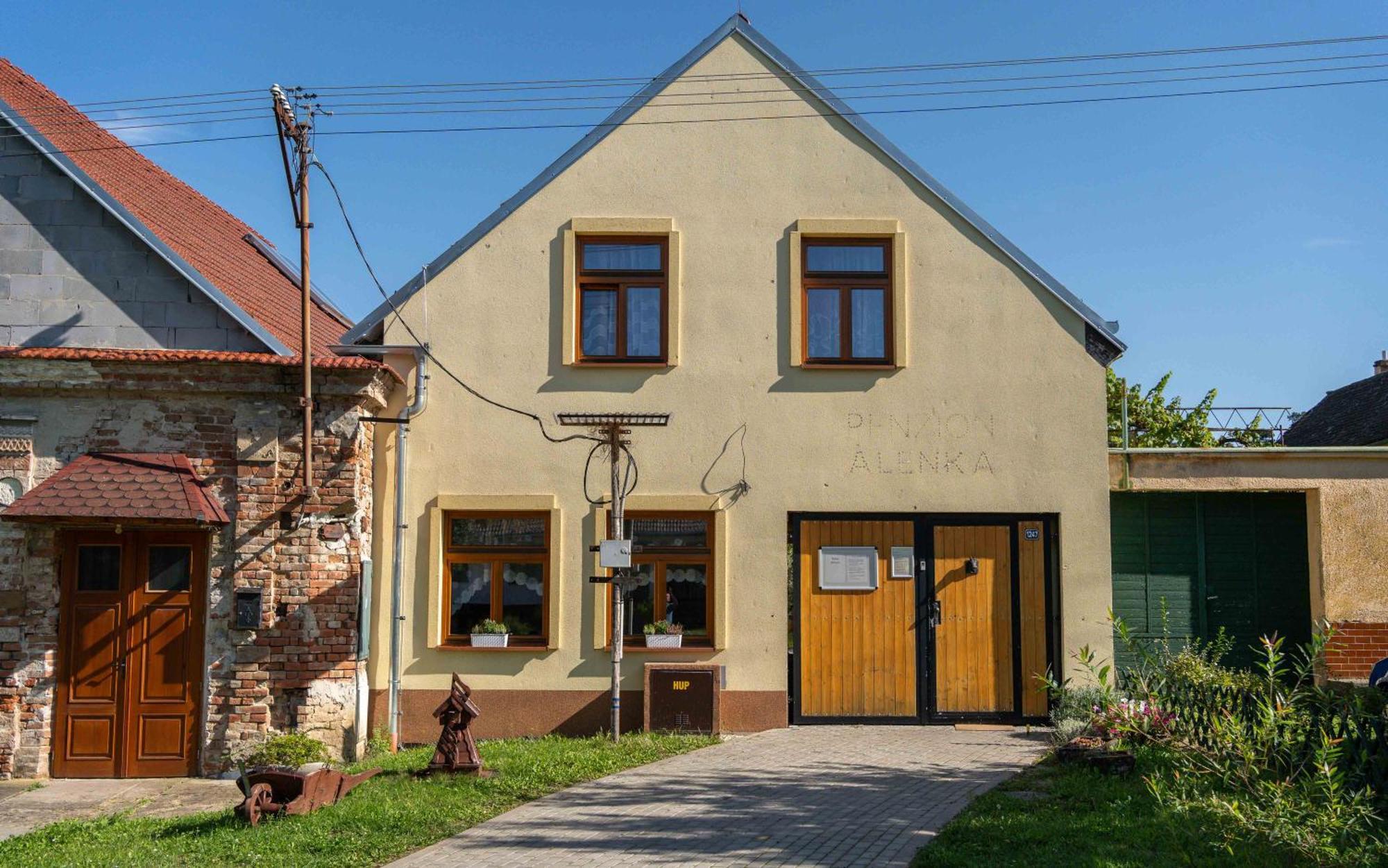 Penzion Alenka Valtice Exterior foto